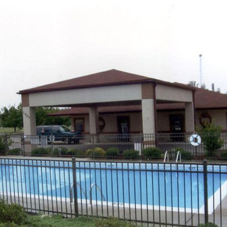 Briarwood Inn Of Geneva Extérieur photo