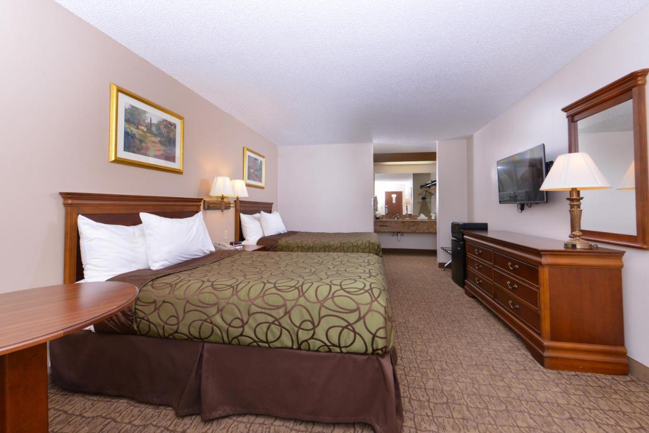 Briarwood Inn Of Geneva Extérieur photo