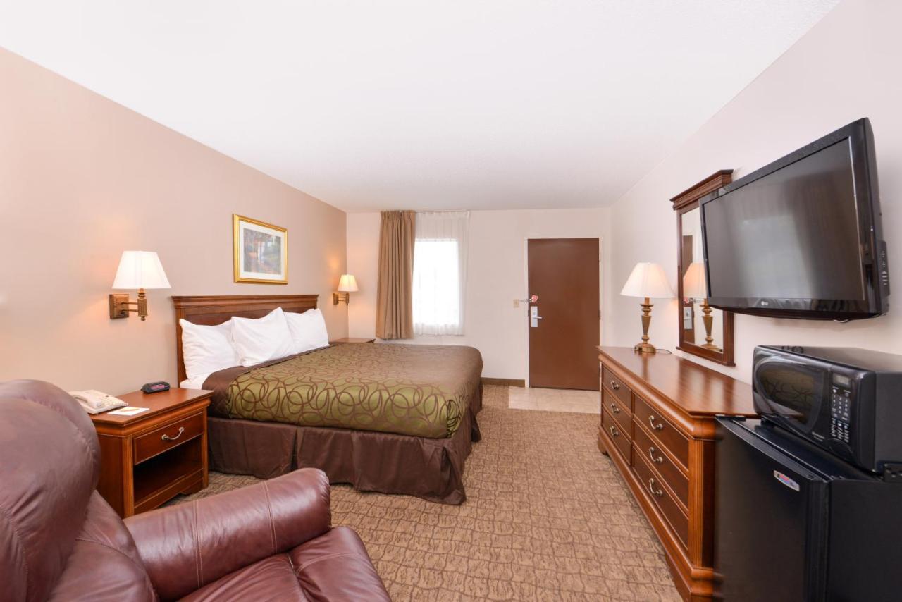 Briarwood Inn Of Geneva Extérieur photo